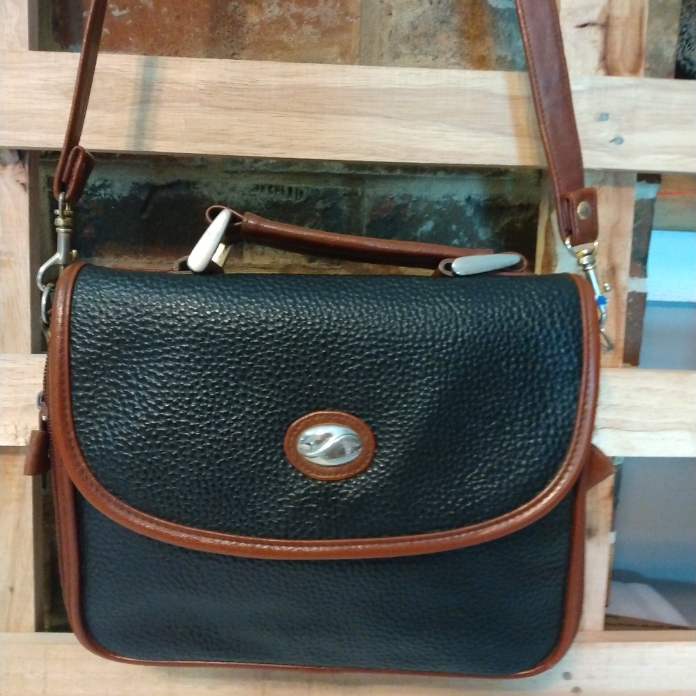 🌞🌞🌞Style Studio navy blue leather handbag w/adjustable/removable long strap